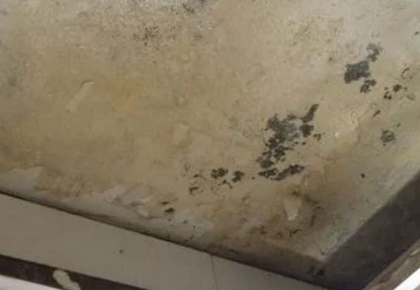 西双版阳台漏水维修公司分享下西双版卫生间渗水维修需要注意哪些问题。